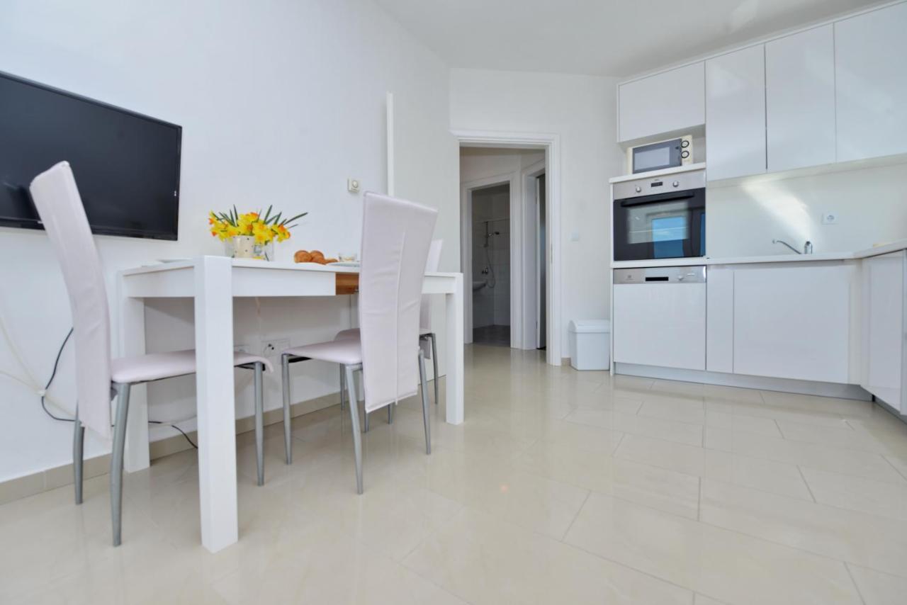 Apartments Verita باكوشتاني المظهر الخارجي الصورة